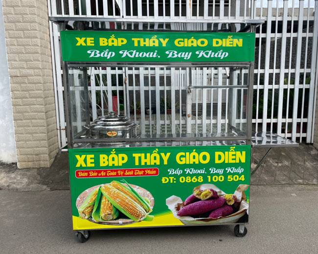 Tủ kính bán đồ ăn vặt