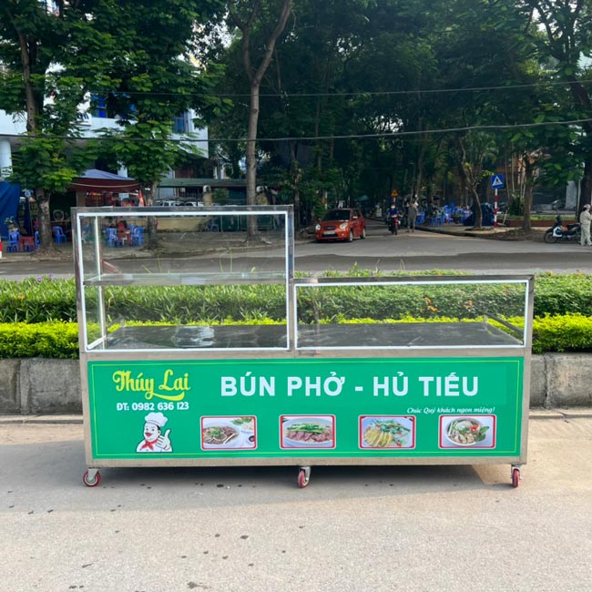 Xe bán hủ tiếu bún phở