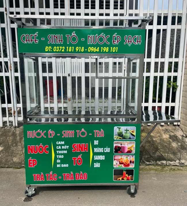 Xe đẩy bán sinh tố nước ép cà phê xanh lá