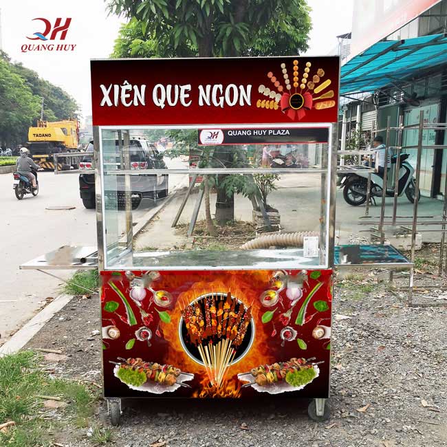 Xe đẩy bán thịt xiên que ngon