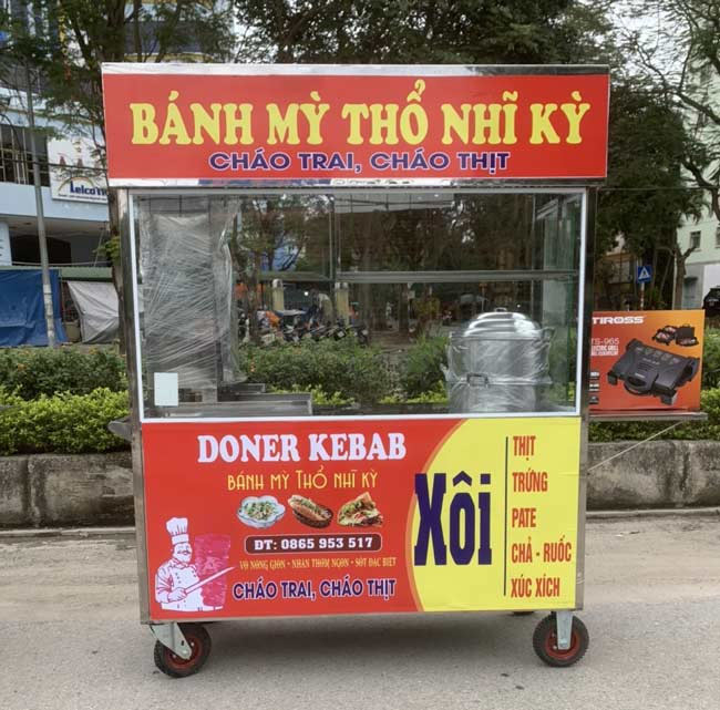 Tủ kính bán đồ ăn vặt