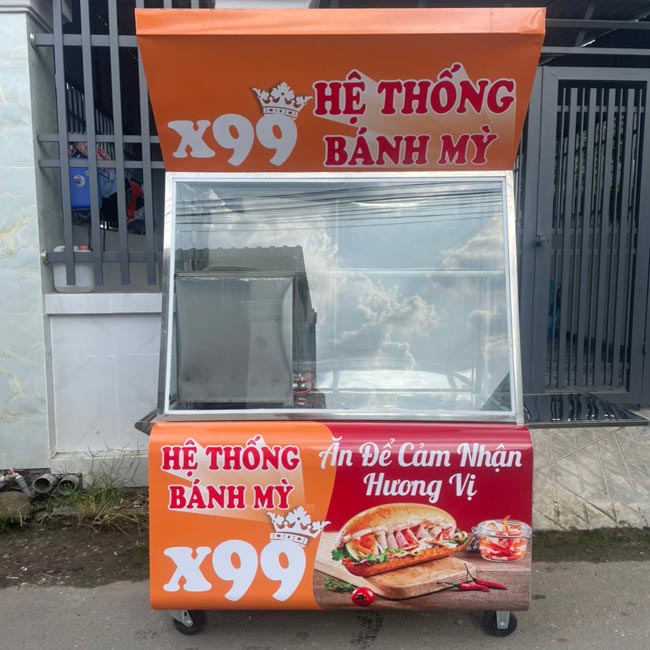 Xe bán bánh mì có lò nướng