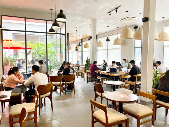 chọn mua máy làm đá tùy thuộc vào quy mô quán cafe