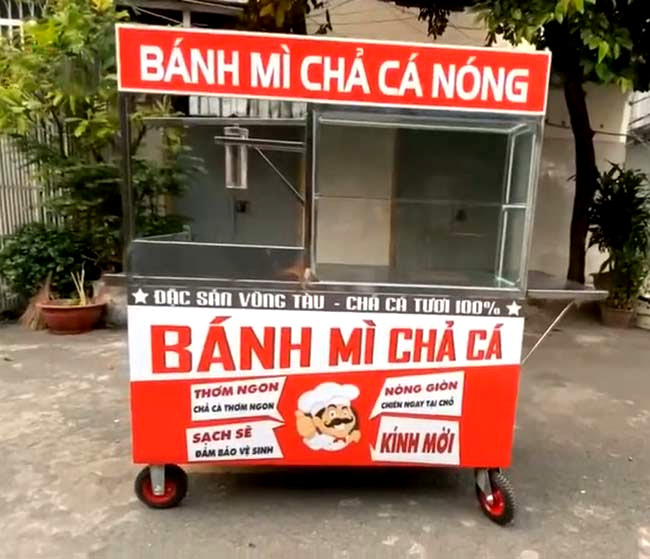 xe bánh mì chả cá decal đỏ