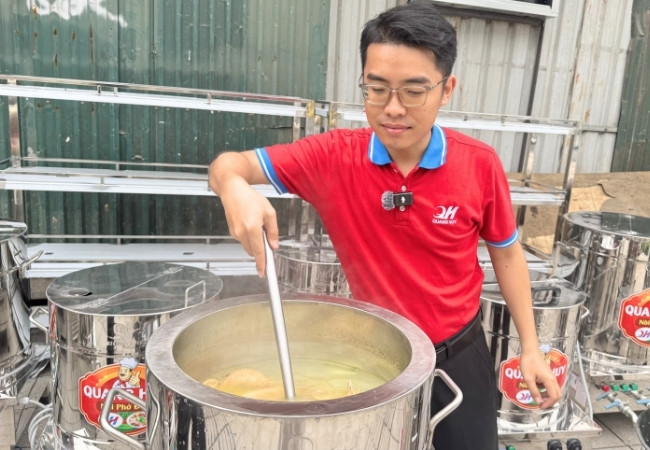 Nấu phở bằng nồi nấu phở điện inox Quang Huy